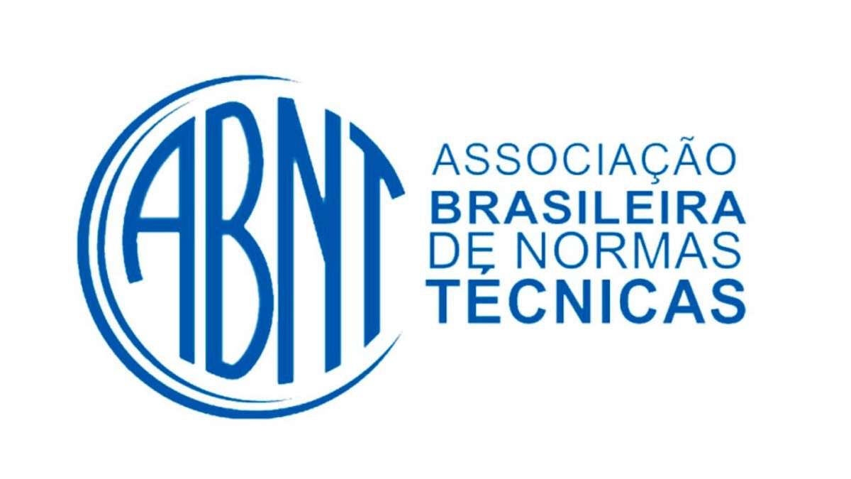 Banner para o texto "O que é a ABNT?". No centro da imagem, o logo da ABNT - Associação Brasileira de Normas Técnicas em um fundo branco.